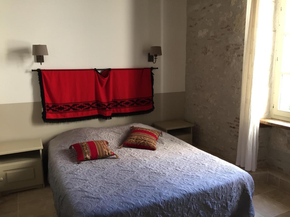 Bed and Breakfast Les Huguets Вильнёв-сюр-Ло Экстерьер фото